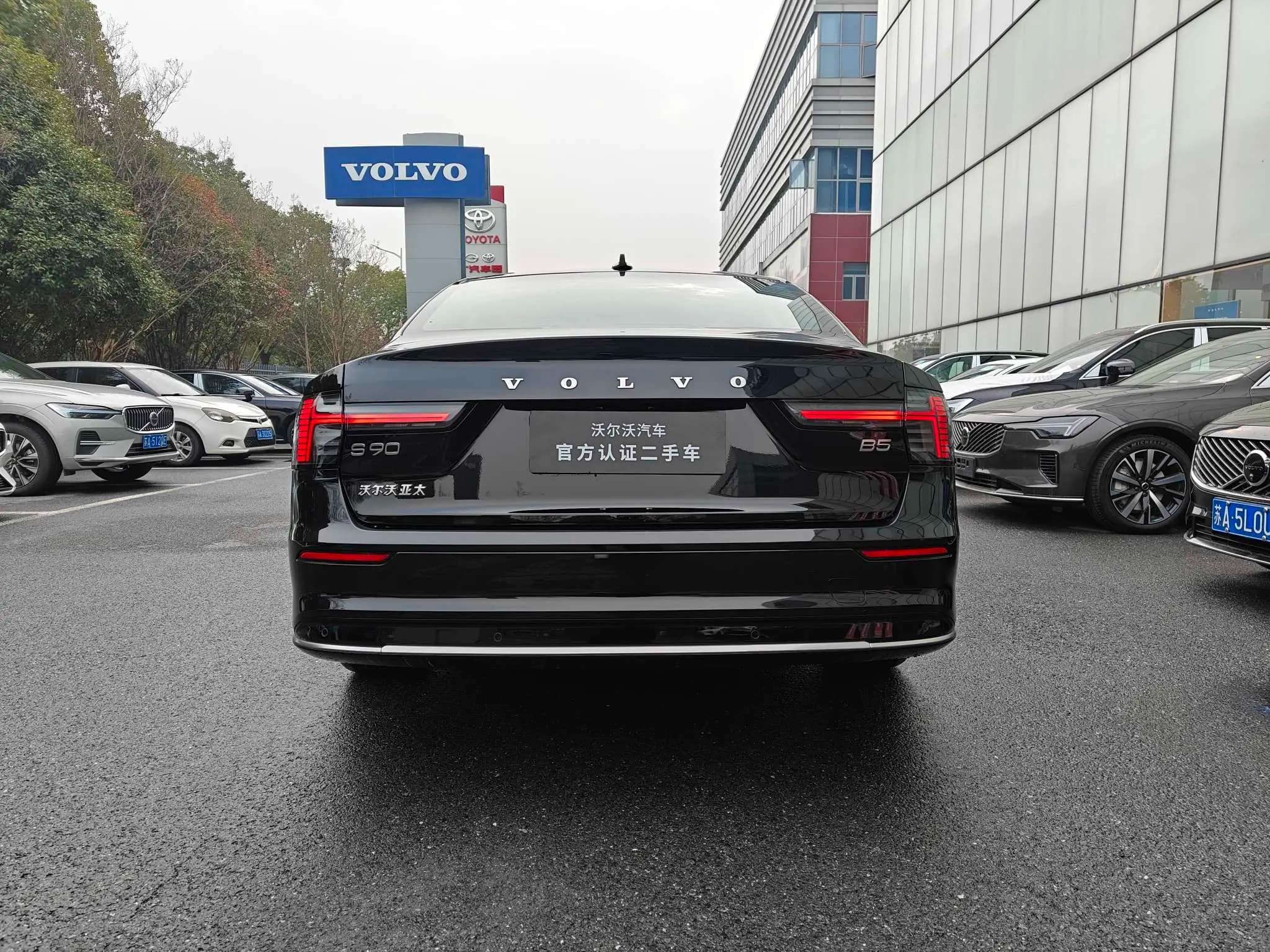 Volvo S90 2025 г. 8237 км. — фото 3