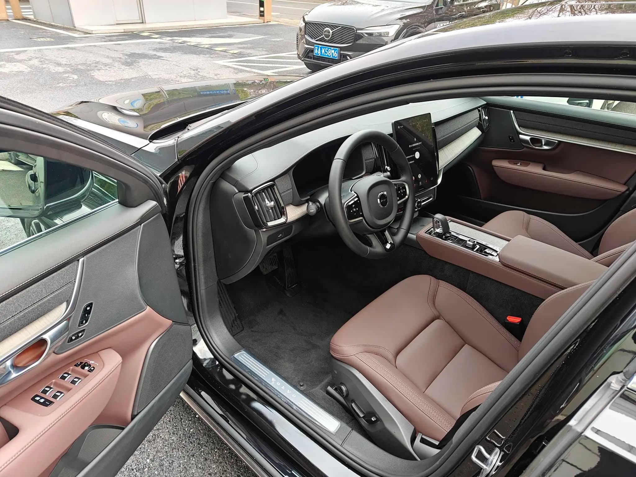 Volvo S90 2025 г. 8237 км. — фото 10