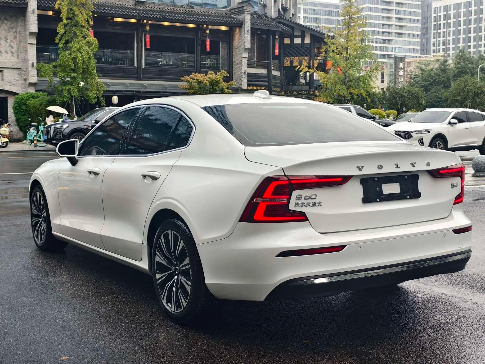 Volvo S60 2024 г. 37138 км. — фото 4