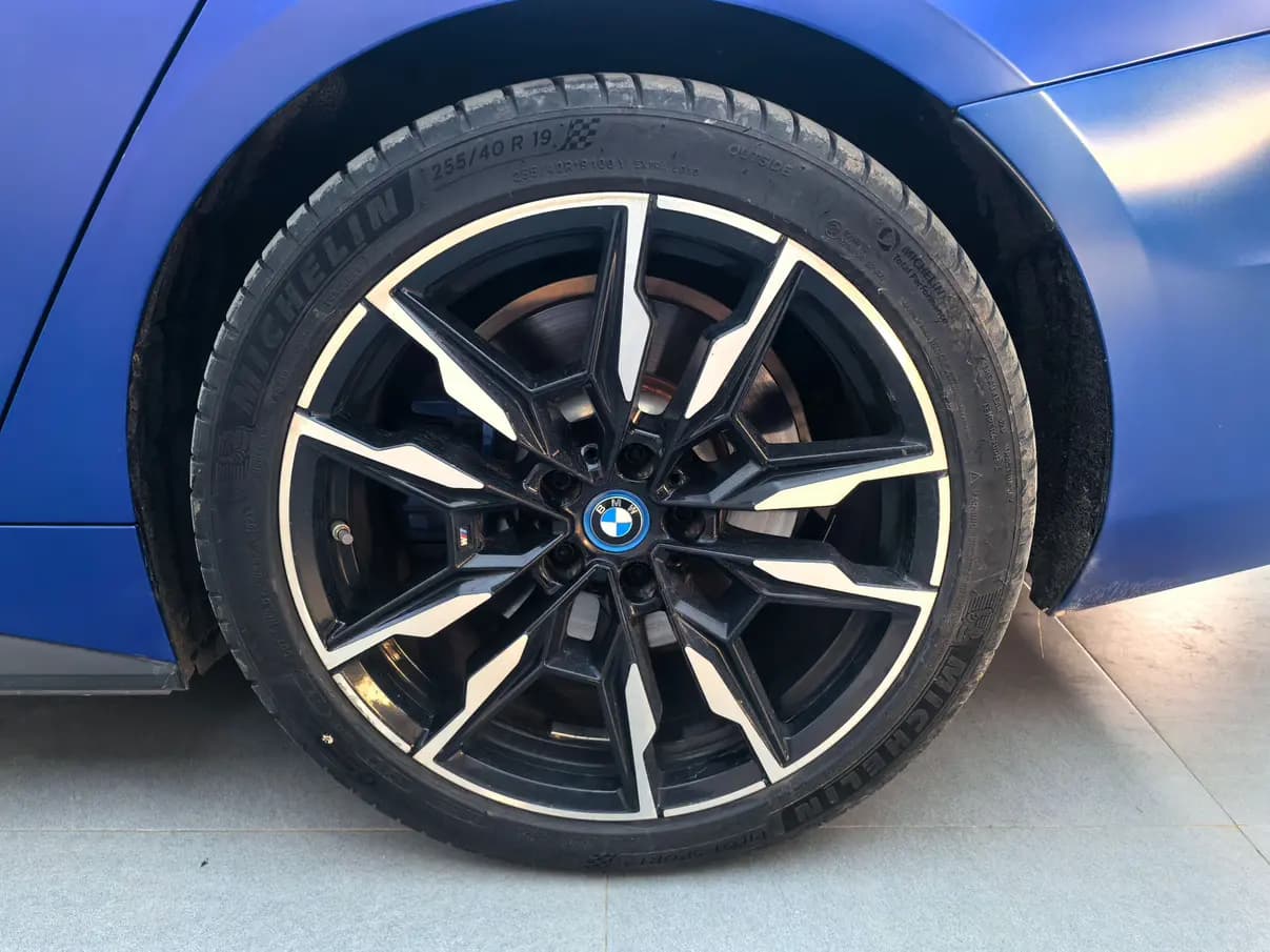 BMW i4 2022 г. 37901 км. — фото 6