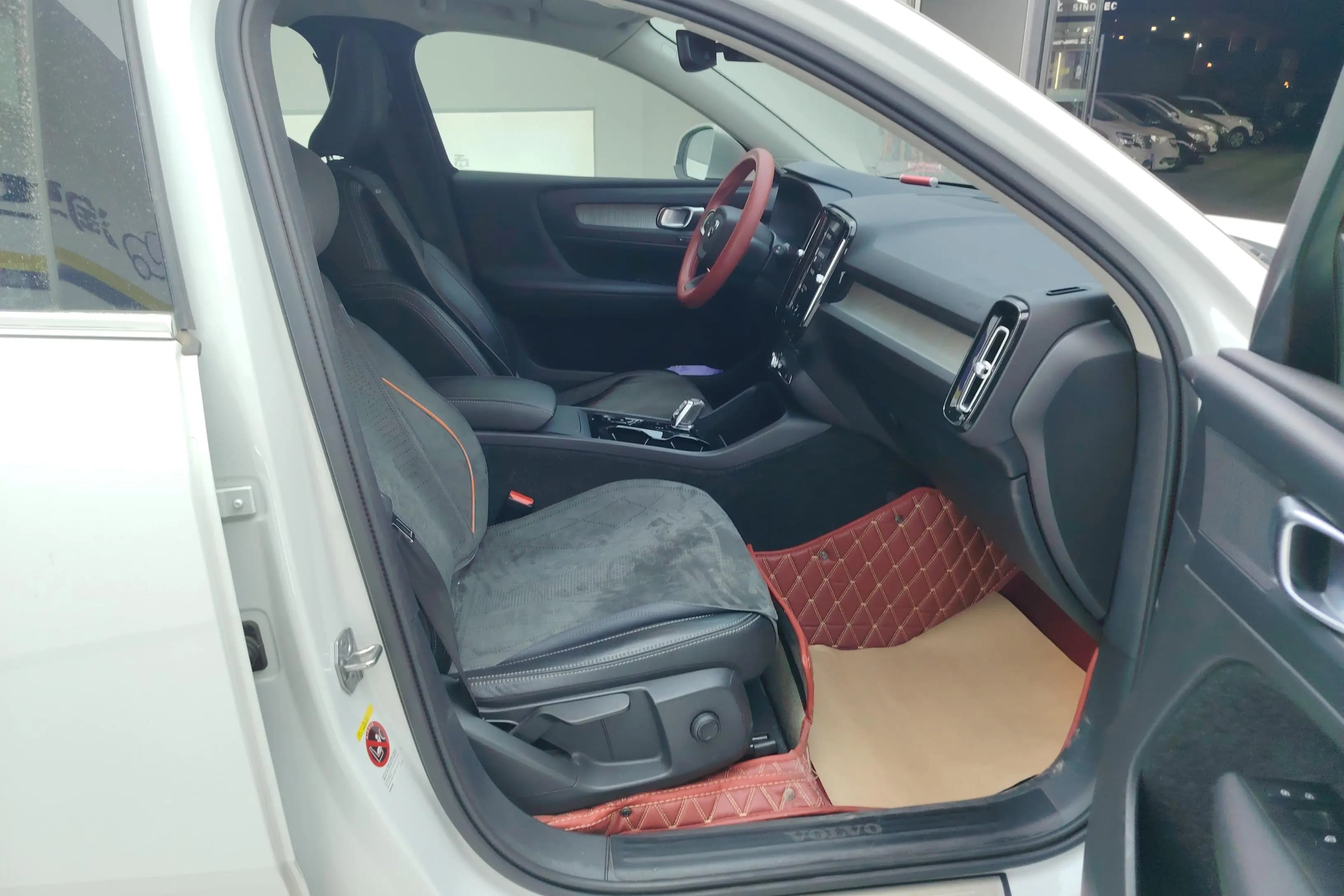 Volvo XC40 2021 г. 49374 км. — фото 10
