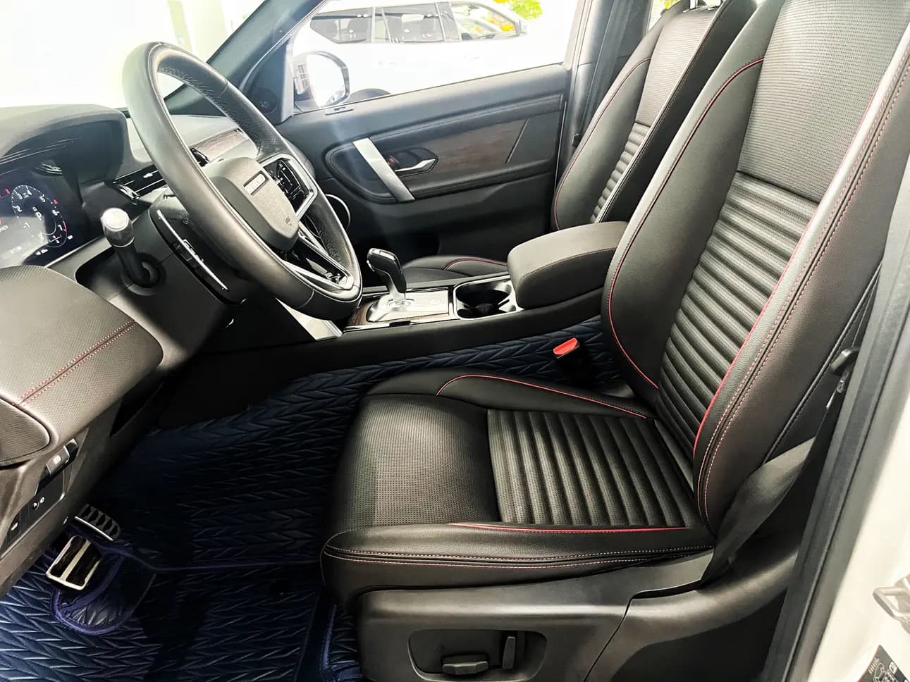 Land Rover Discover Sports 2023 г. 90047 км. — фото 14