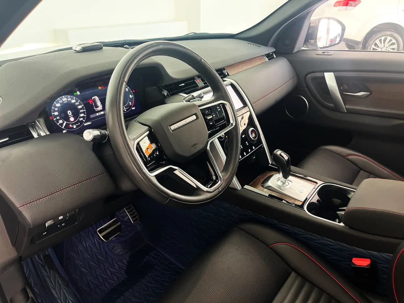 Land Rover Discover Sports 2023 г. 90047 км. — фото 16