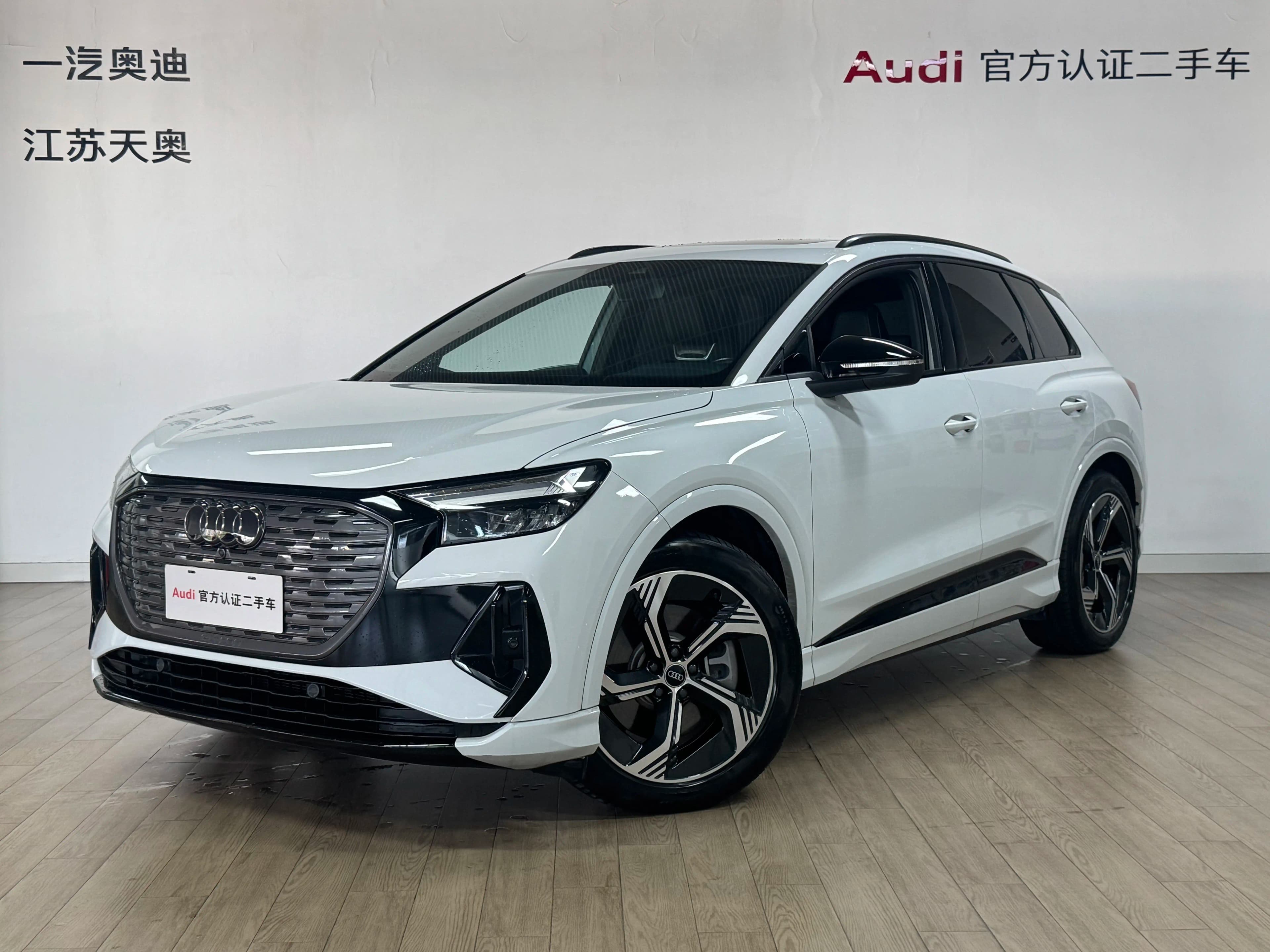 Audi Q4 e-tron 2024 г. 19565 км.