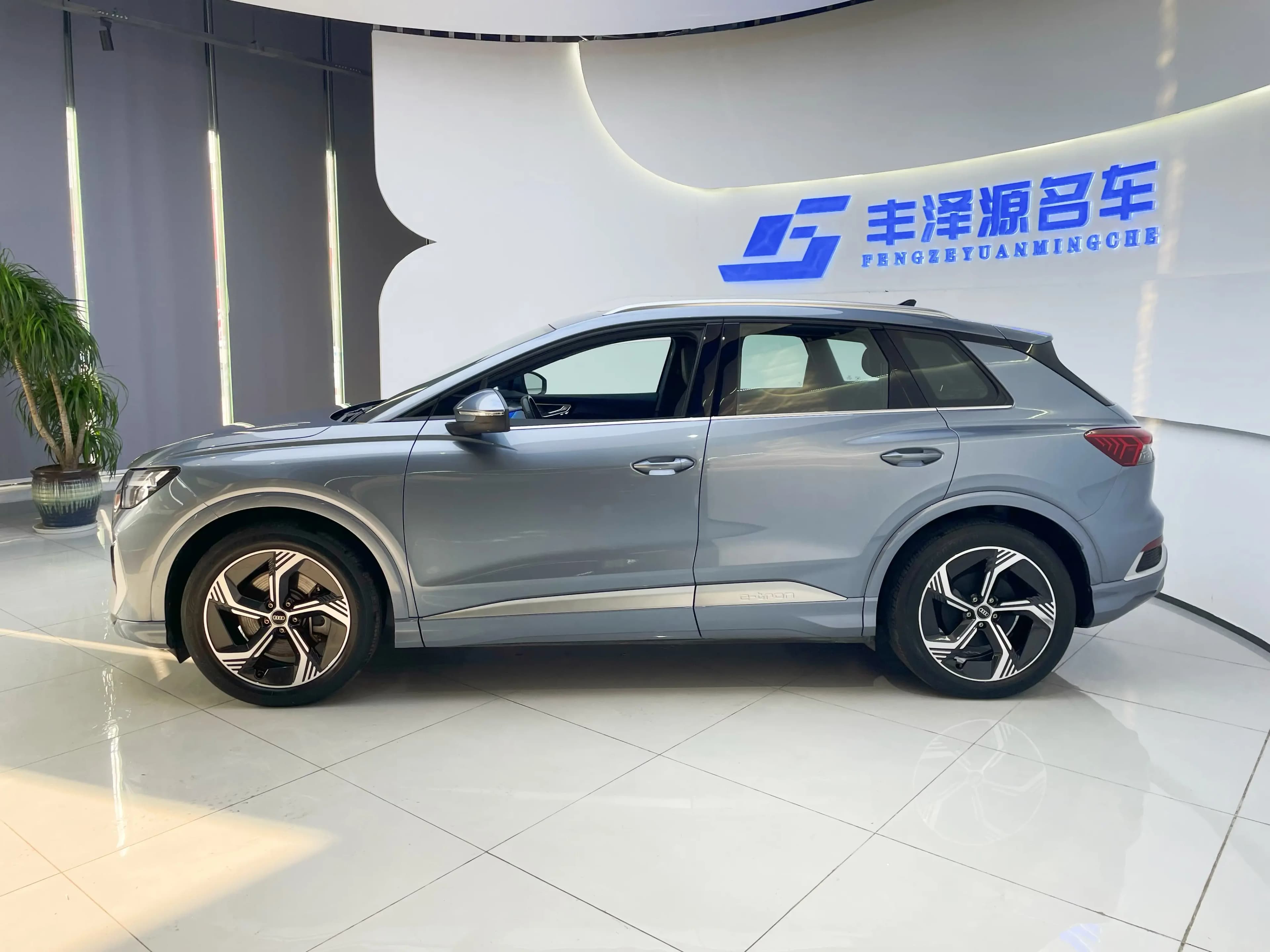 Audi Q4 e-tron 2024 г. 27268 км. — фото 3