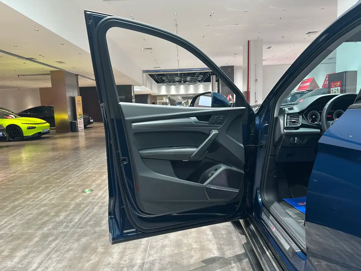 Audi Q5L 2022 г. 34525 км. — фото 24