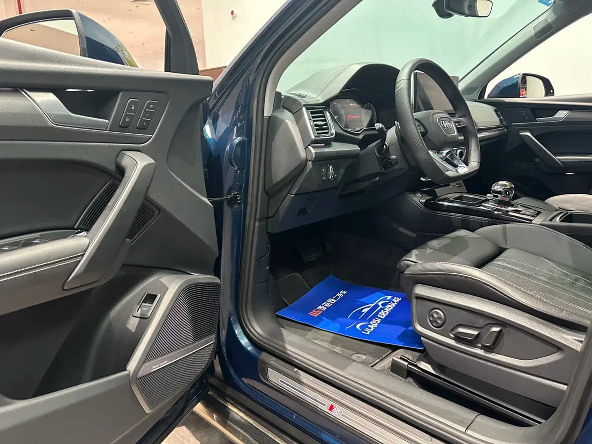 Audi Q5L 2022 г. 34525 км. — фото 8