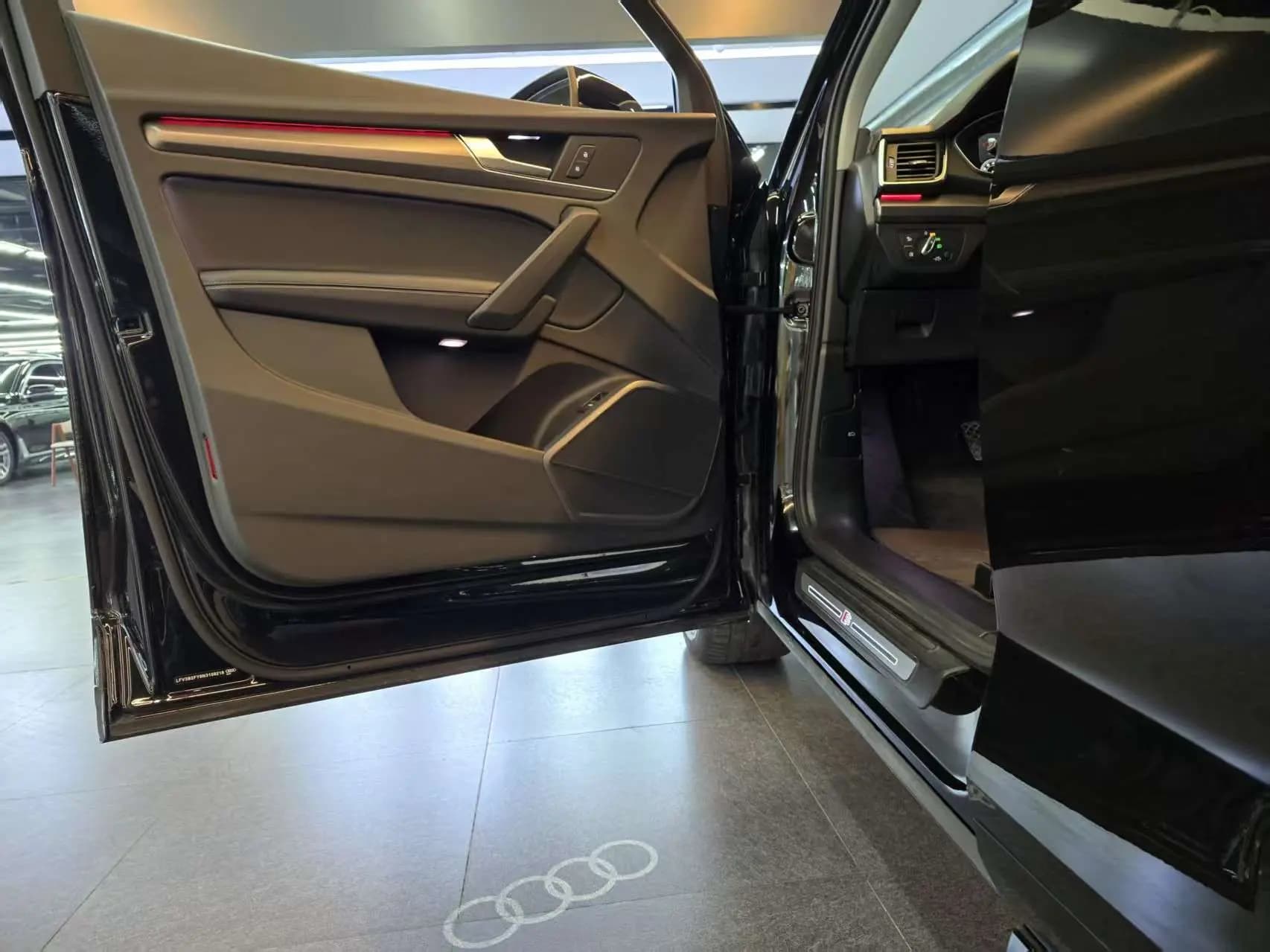 Audi Q5L 2023 г. 58035 км. — фото 5