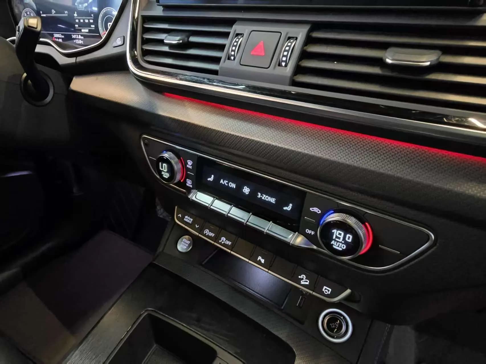 Audi Q5L 2023 г. 58035 км. — фото 10