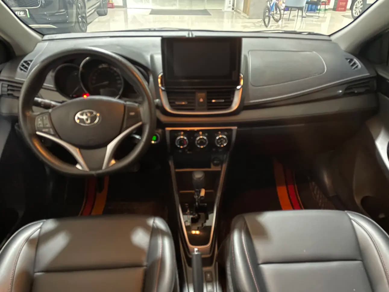 Toyota Yaris L 2023 г. 16021 км. — фото 6