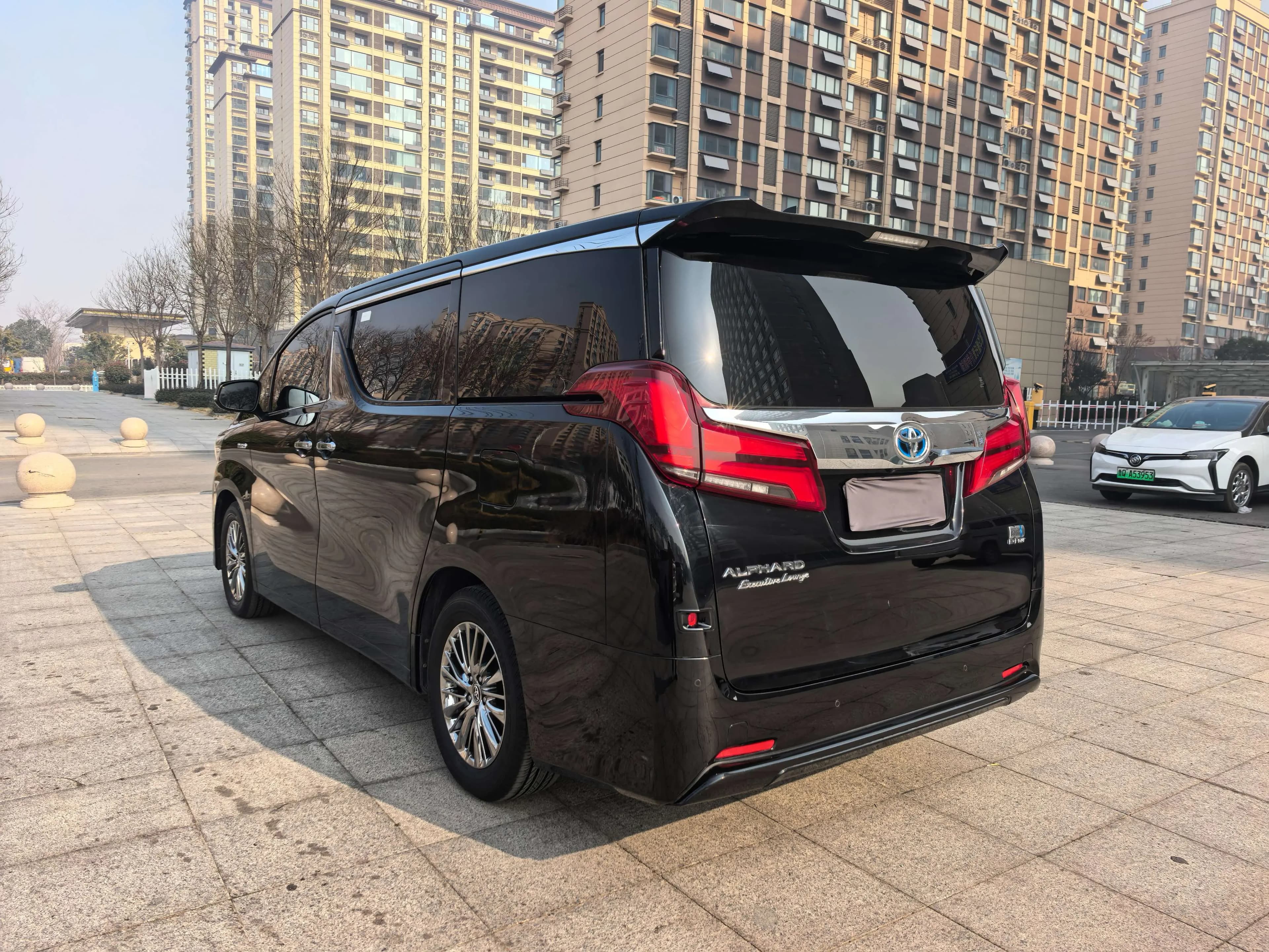 Toyota Alphard 2021 г. 36007 км. — фото 2