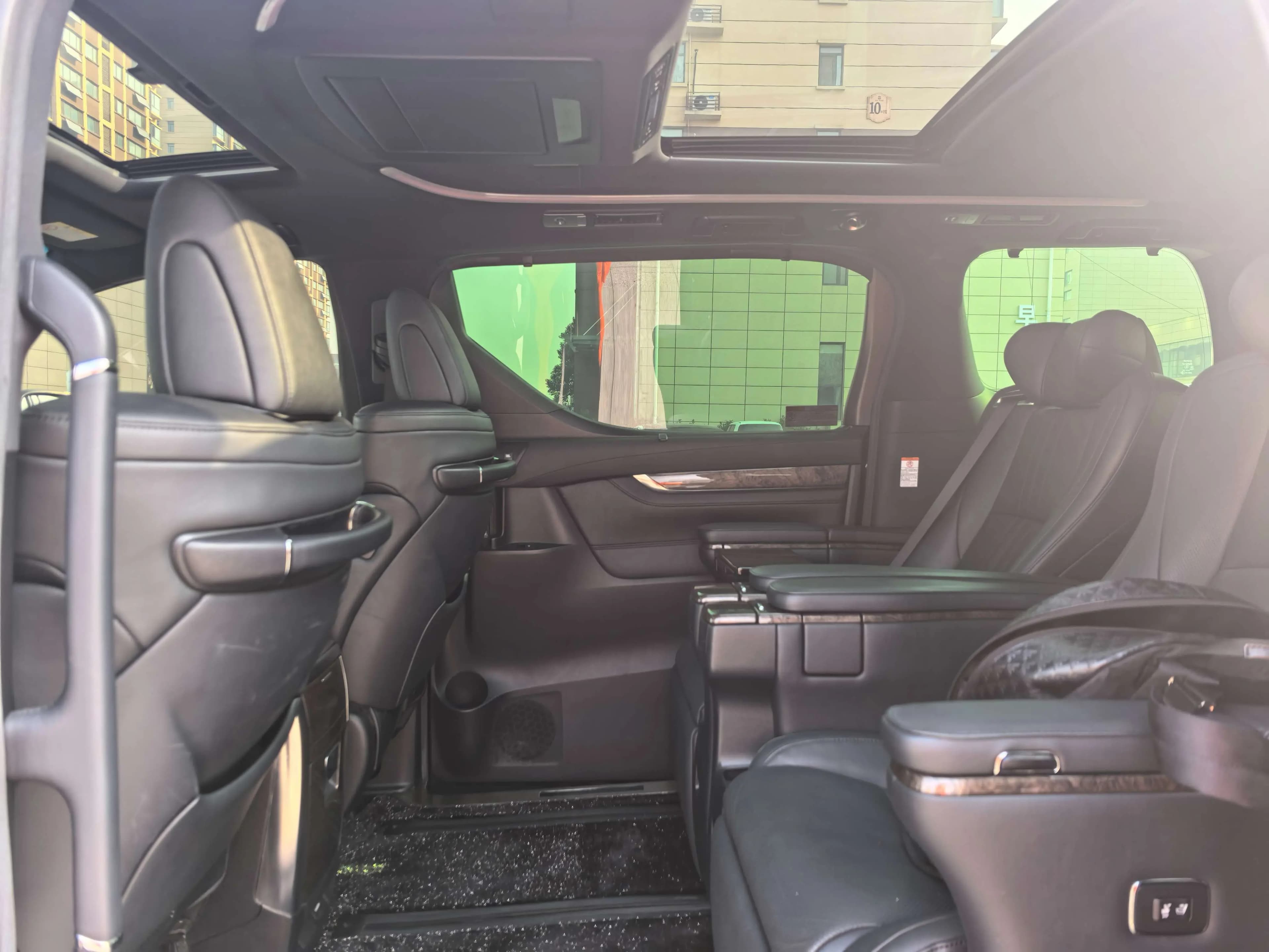 Toyota Alphard 2021 г. 36007 км. — фото 8