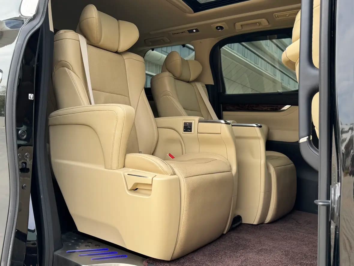 Toyota Alphard 2022 г. 41008 км. — фото 13