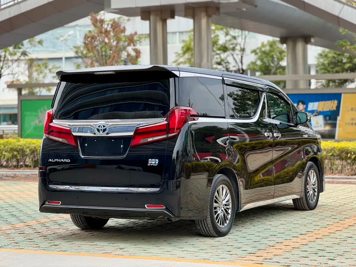 Toyota Alphard 2022 г. 41008 км. — фото 3