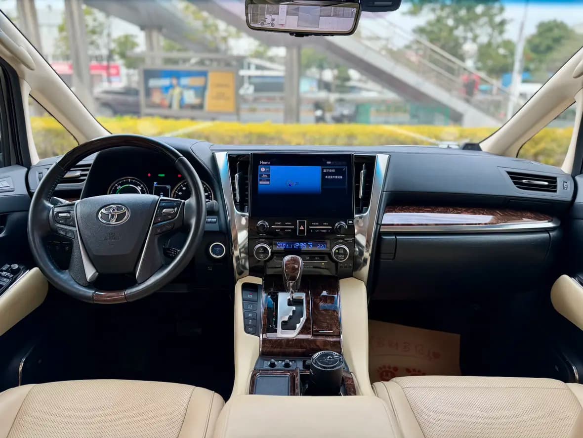 Toyota Alphard 2022 г. 41008 км. — фото 7