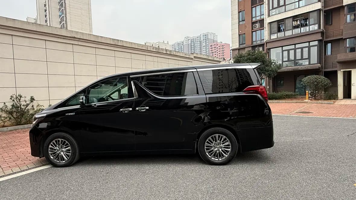 Toyota Alphard 2021 г. 91009 км. — фото 2