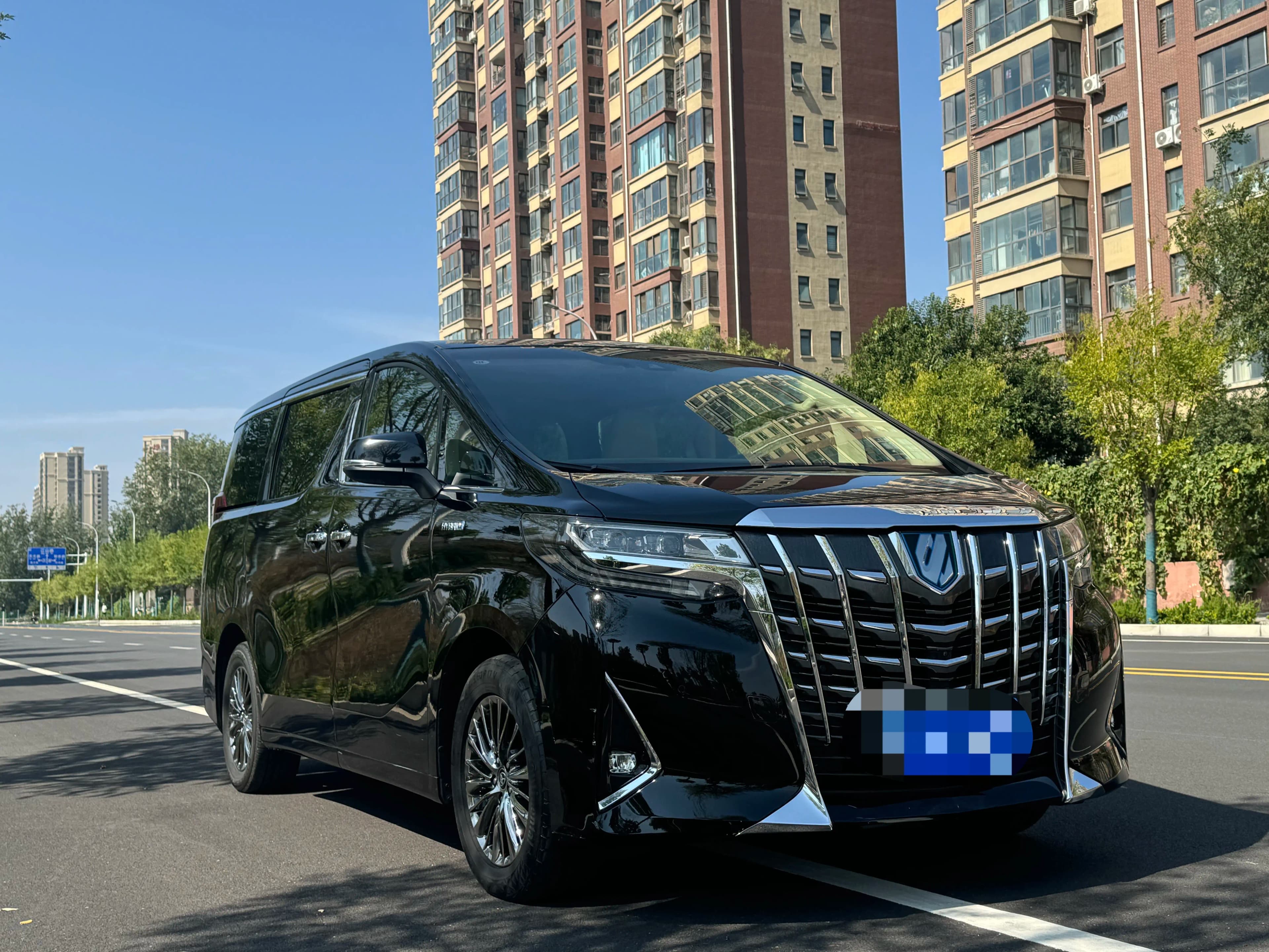 Toyota Alphard 2022 г. 74010 км. — фото 3