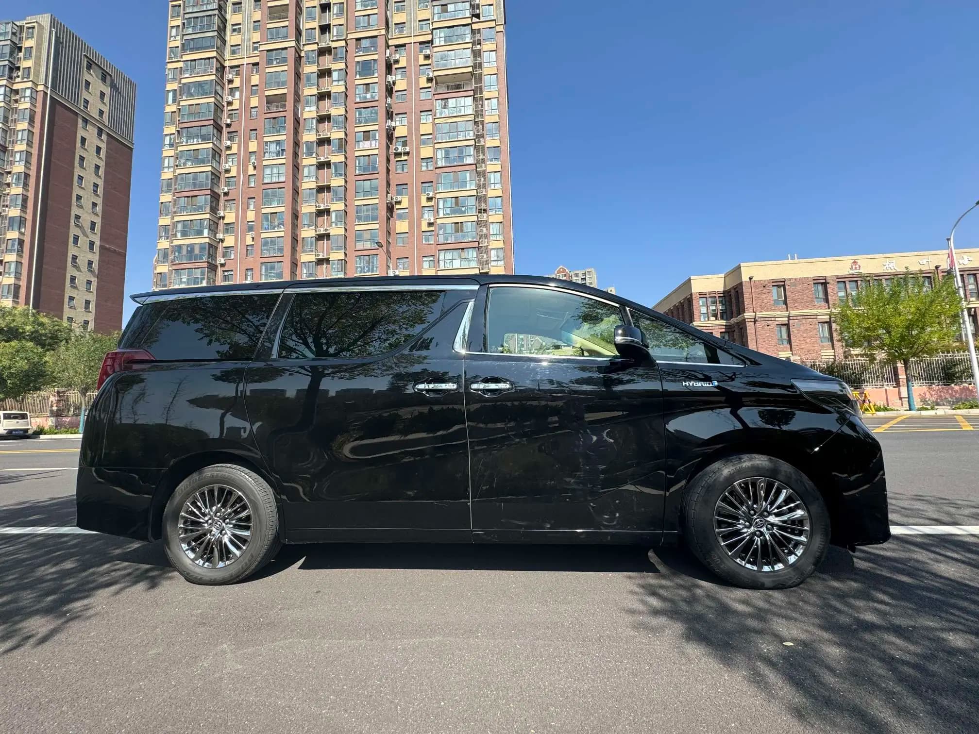 Toyota Alphard 2022 г. 74010 км. — фото 8
