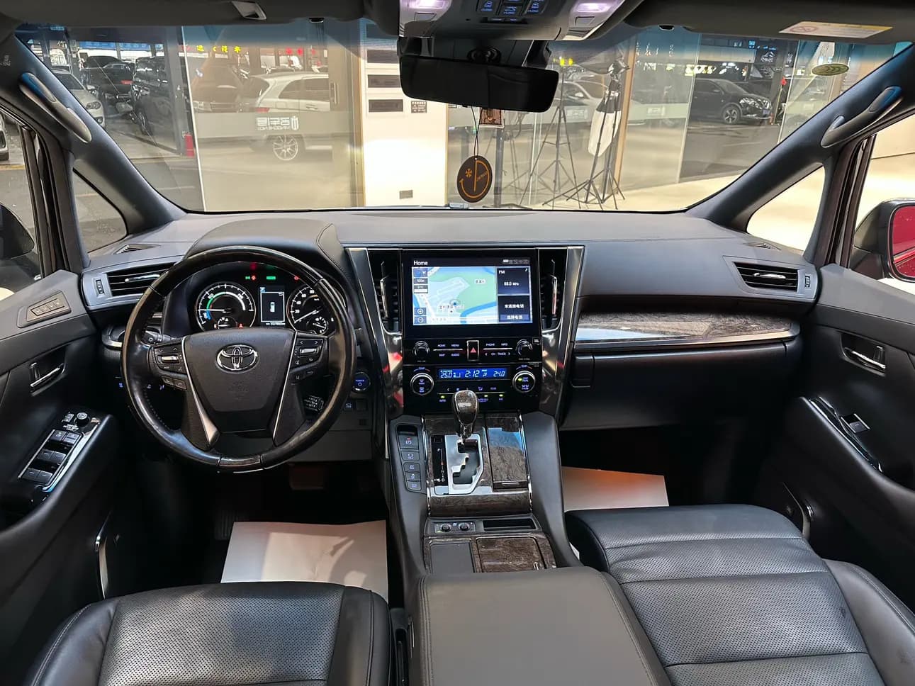 Toyota Alphard 2022 г. 107011 км. — фото 11