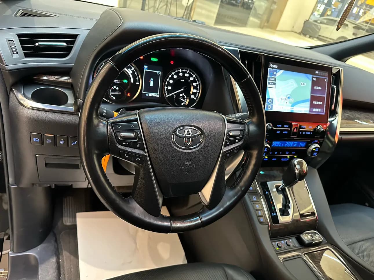 Toyota Alphard 2022 г. 107011 км. — фото 14