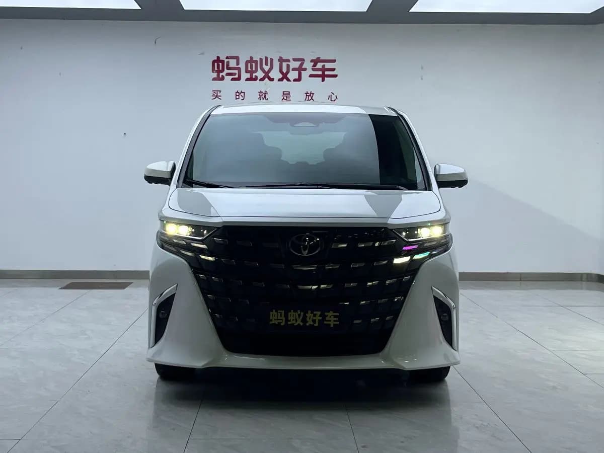 Toyota Alphard 2023 г. 50012 км. — фото 2