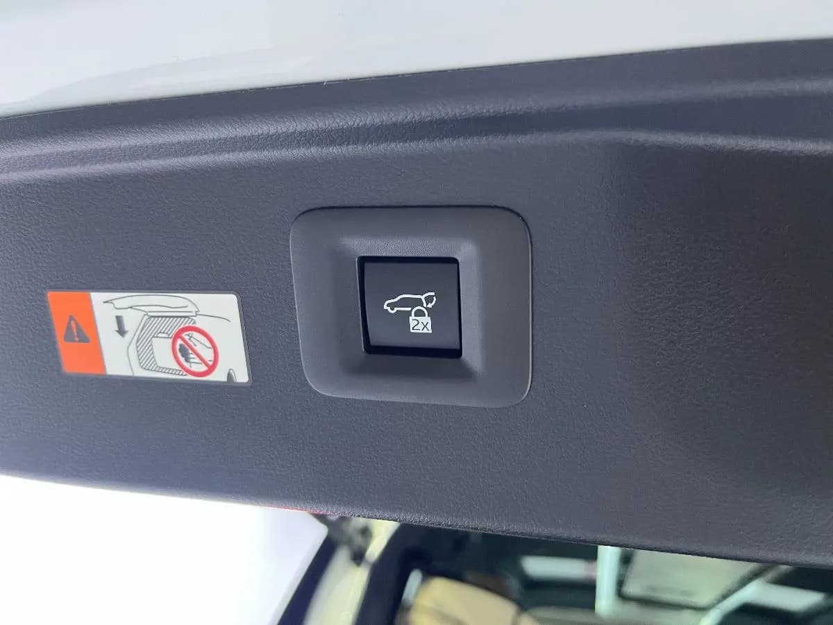 Toyota Alphard 2023 г. 50012 км. — фото 11