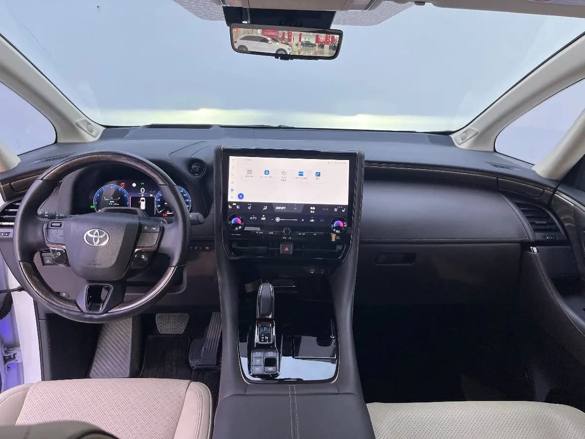Toyota Alphard 2023 г. 50012 км. — фото 13