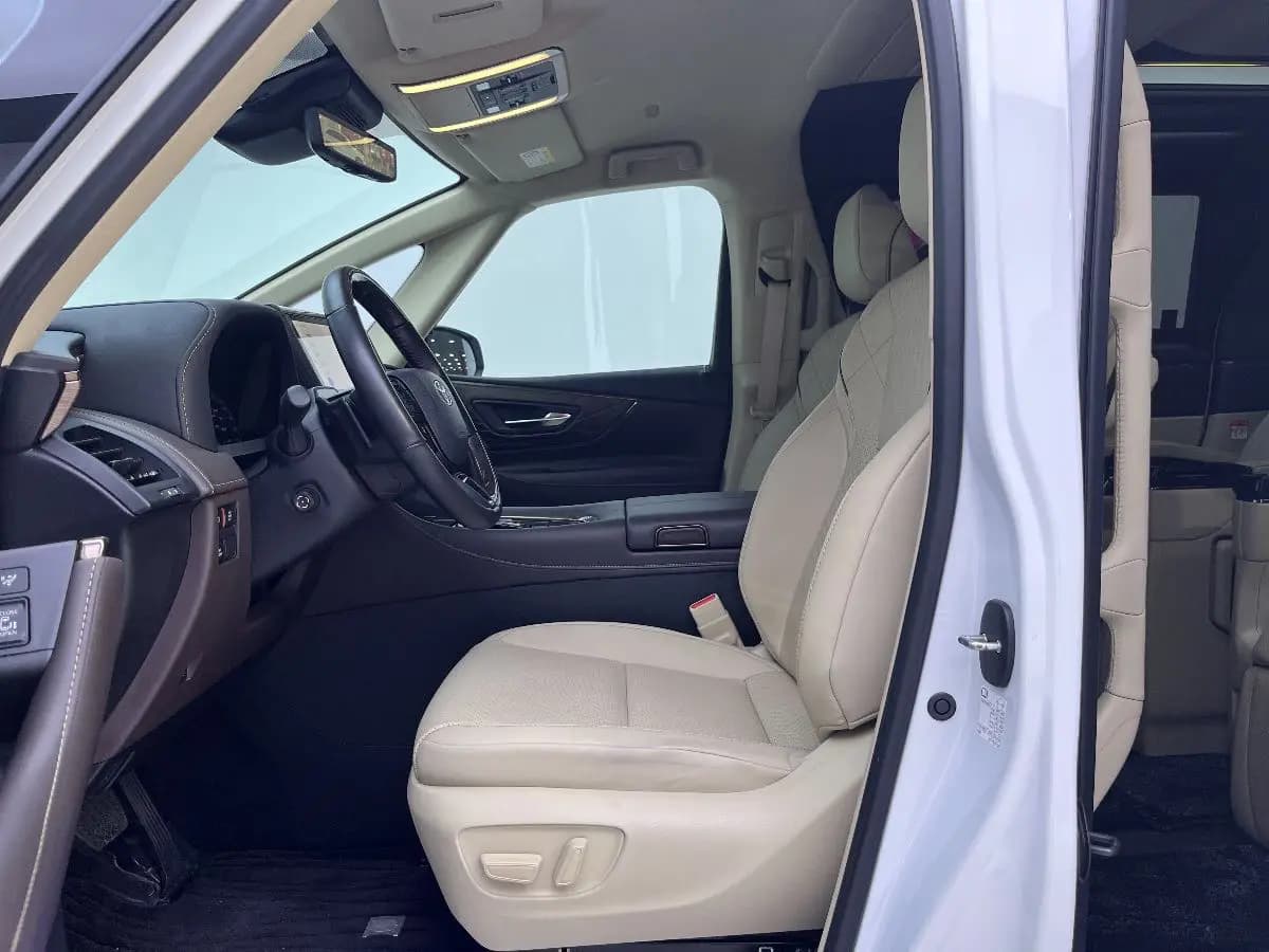 Toyota Alphard 2023 г. 50012 км. — фото 17