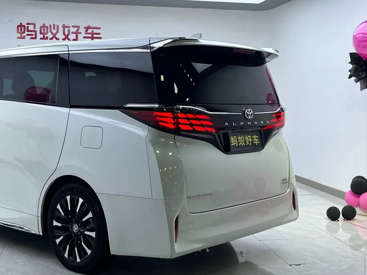 Toyota Alphard 2023 г. 50012 км. — фото 3