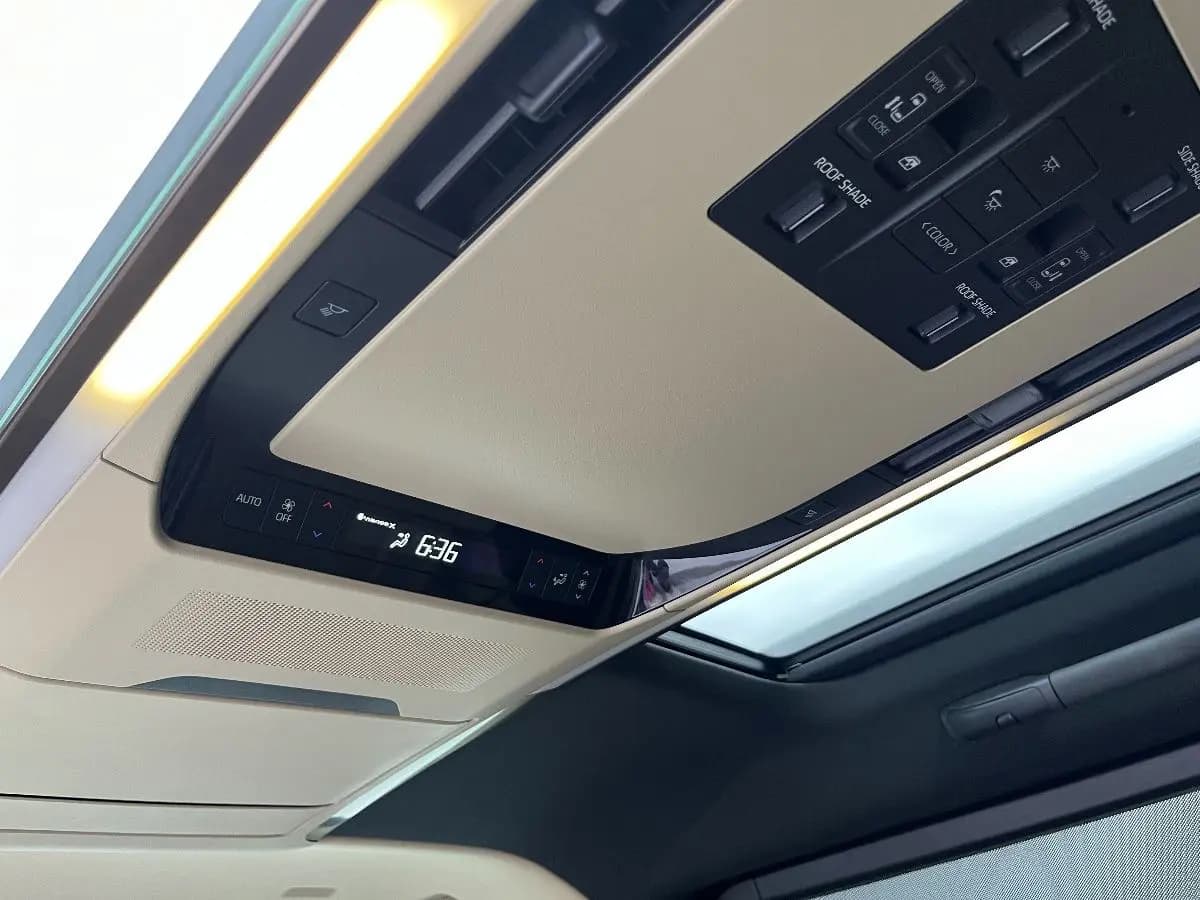 Toyota Alphard 2023 г. 50012 км. — фото 9