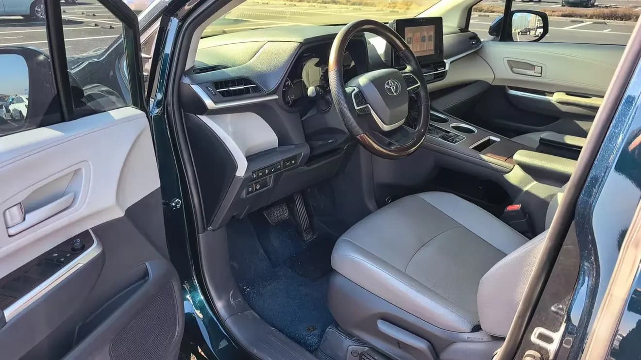 Toyota Granvia 2024 г. 50008 км. — фото 6