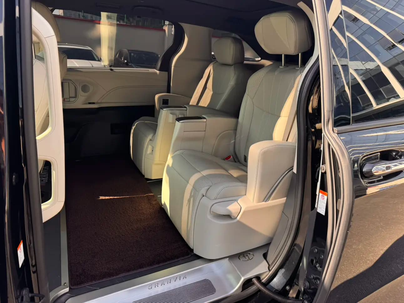 Toyota Granvia 2025 г. 19878 км. — фото 7