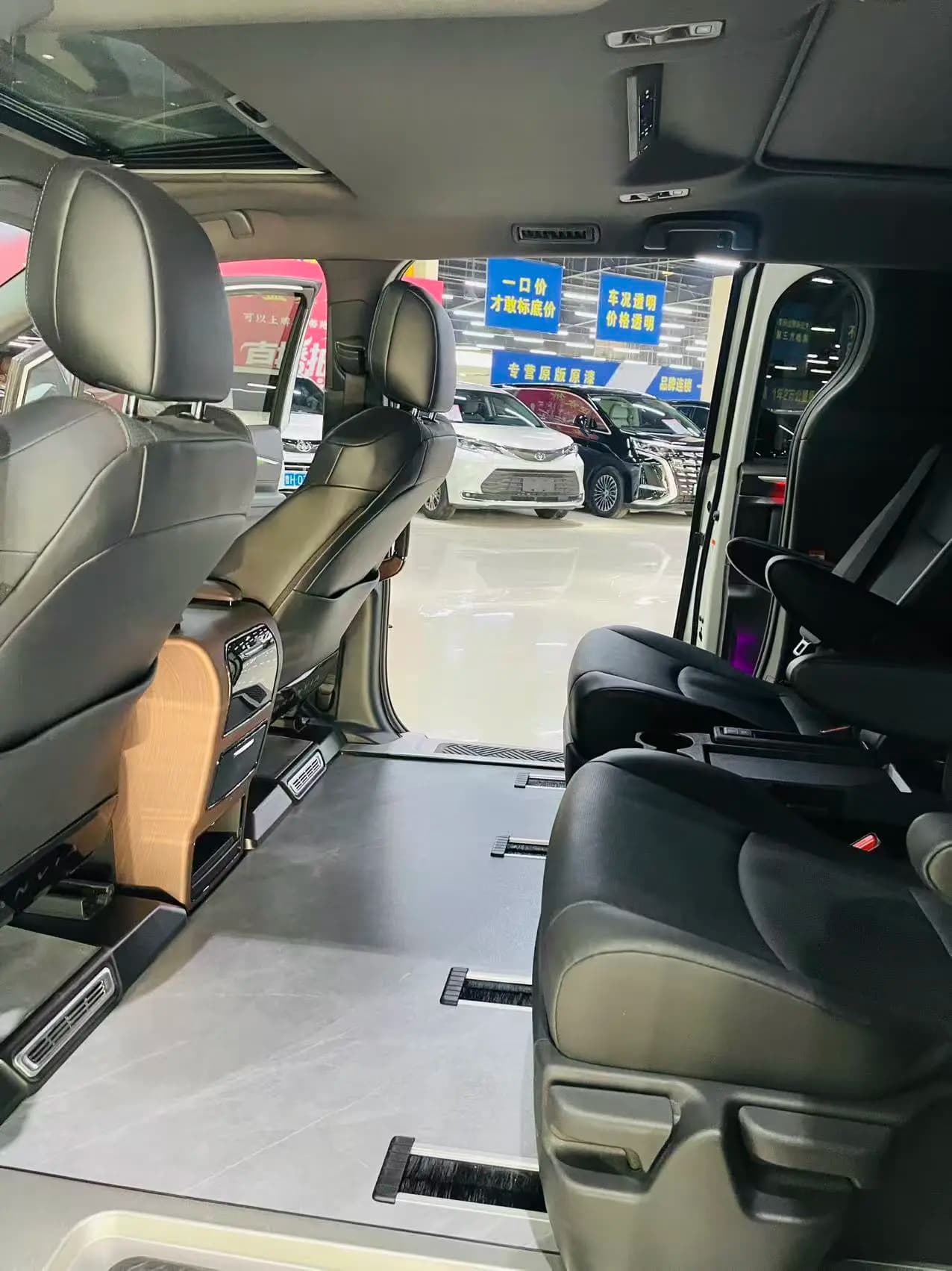 Toyota Granvia 2025 г. 32114 км. — фото 2