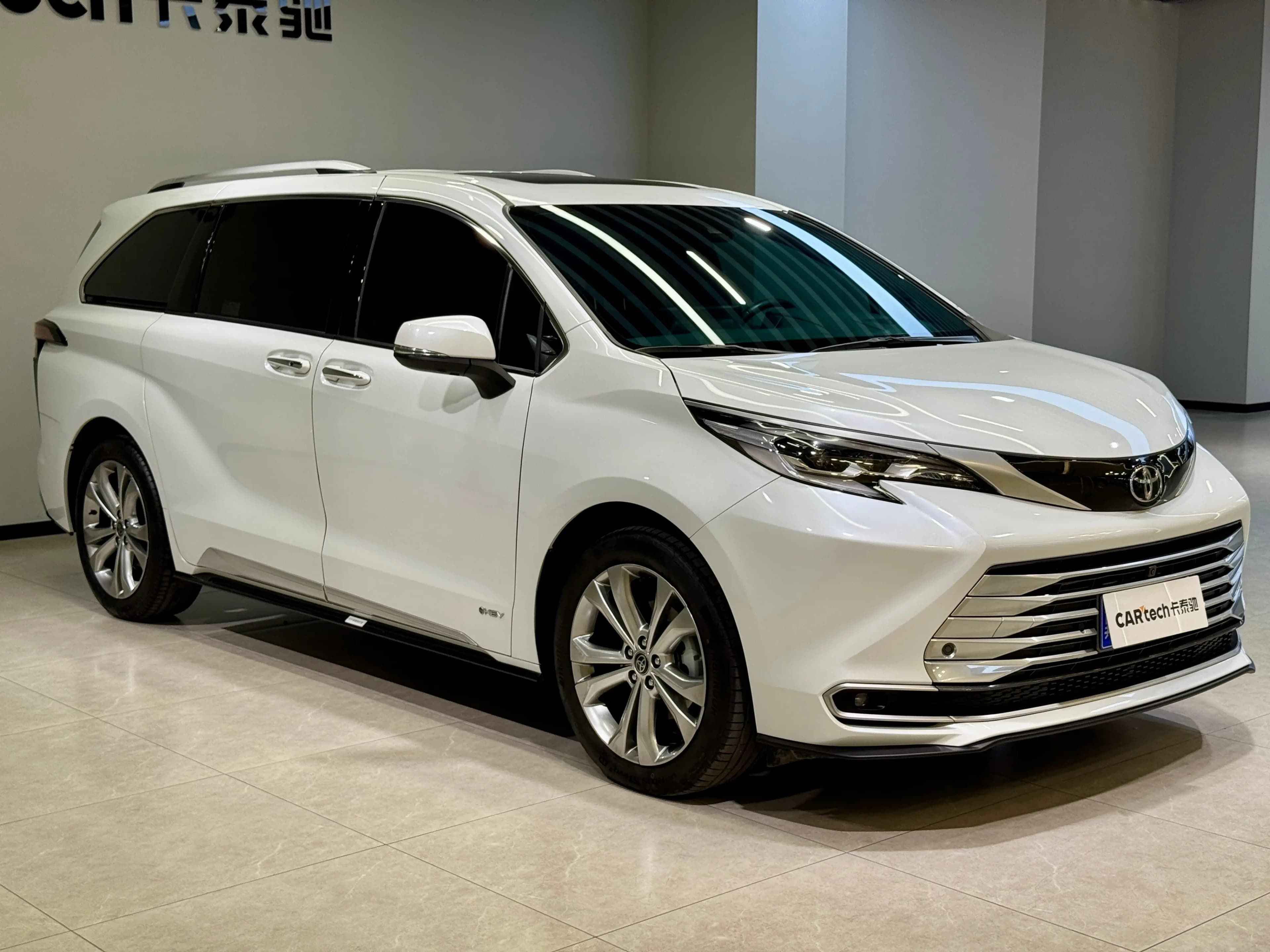 Toyota Sienna 2024 г. 24055 км. — фото 2