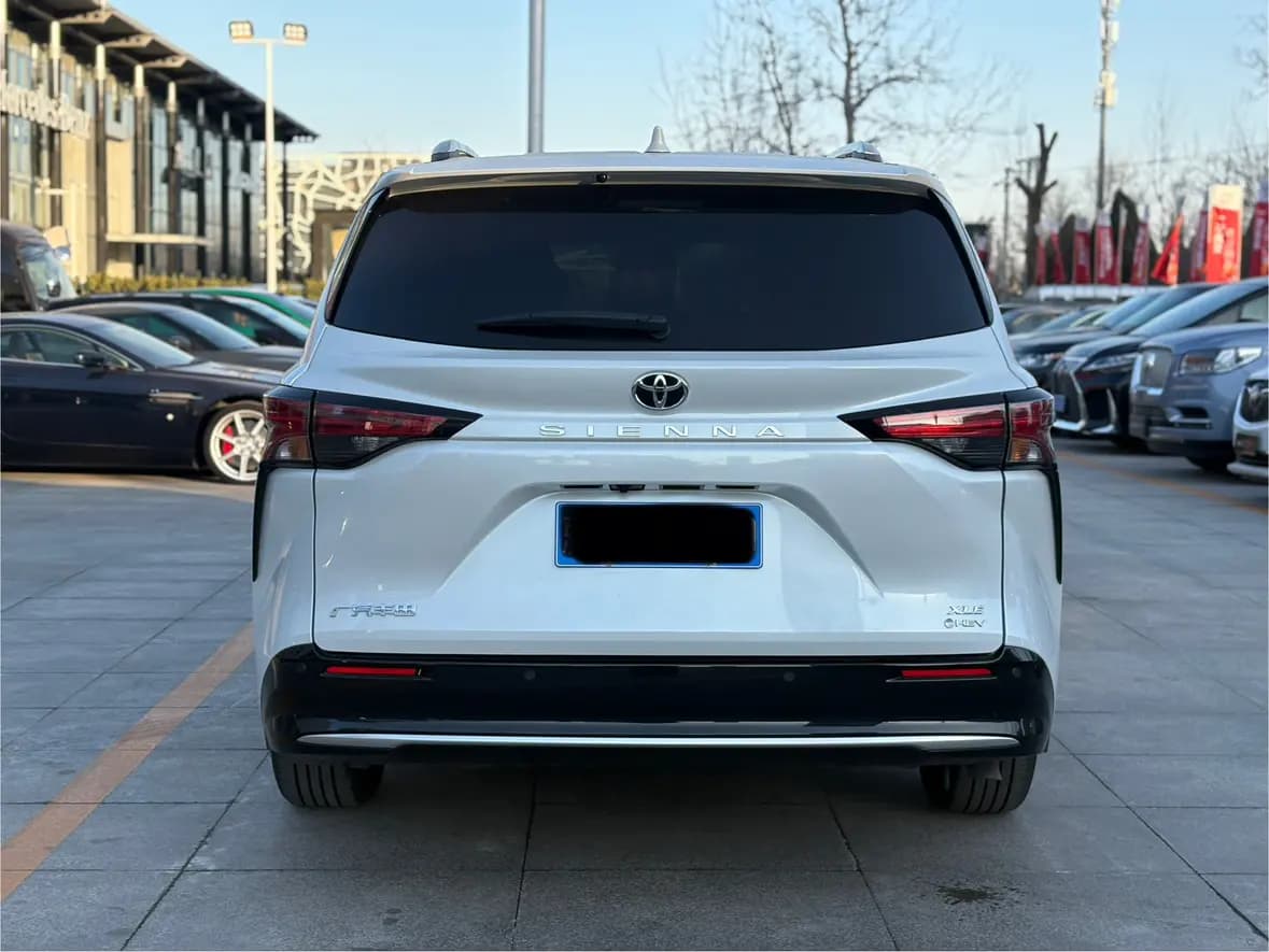 Toyota Sienna 2025 г. 21556 км. — фото 3