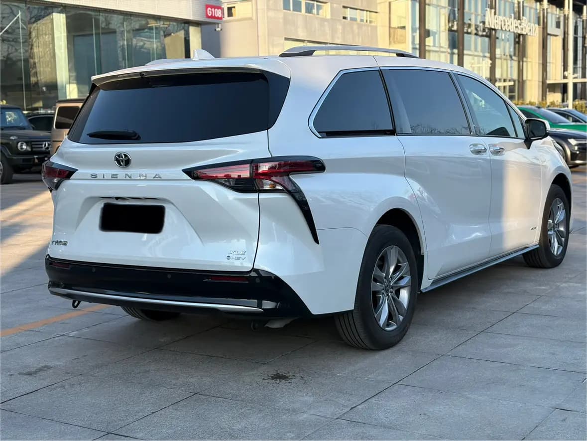 Toyota Sienna 2025 г. 21556 км. — фото 4