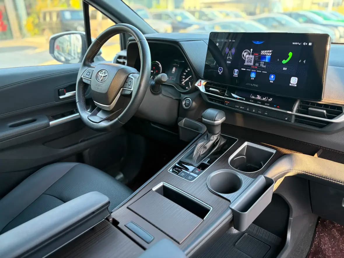 Toyota Sienna 2025 г. 21556 км. — фото 8
