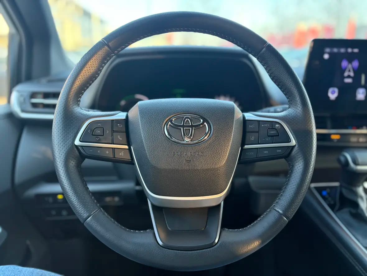 Toyota Sienna 2025 г. 21556 км. — фото 10