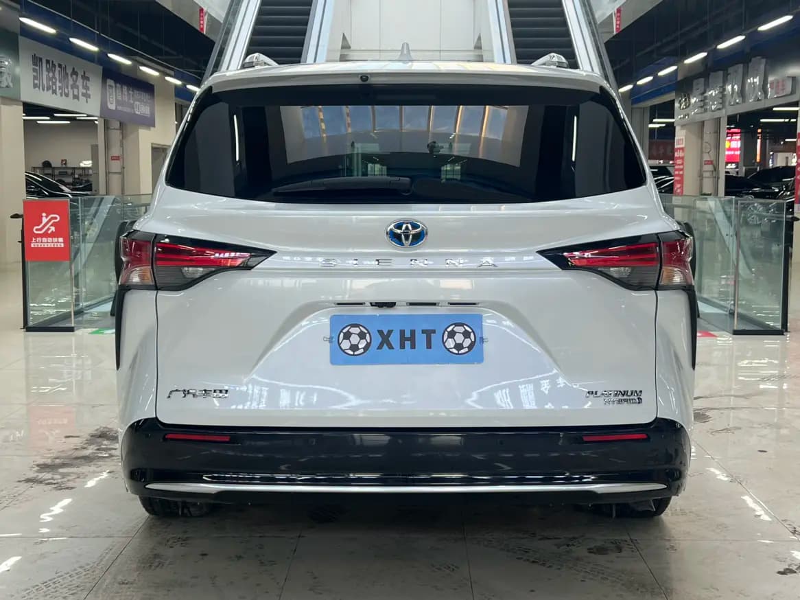 Toyota Sienna 2023 г. 58957 км. — фото 5