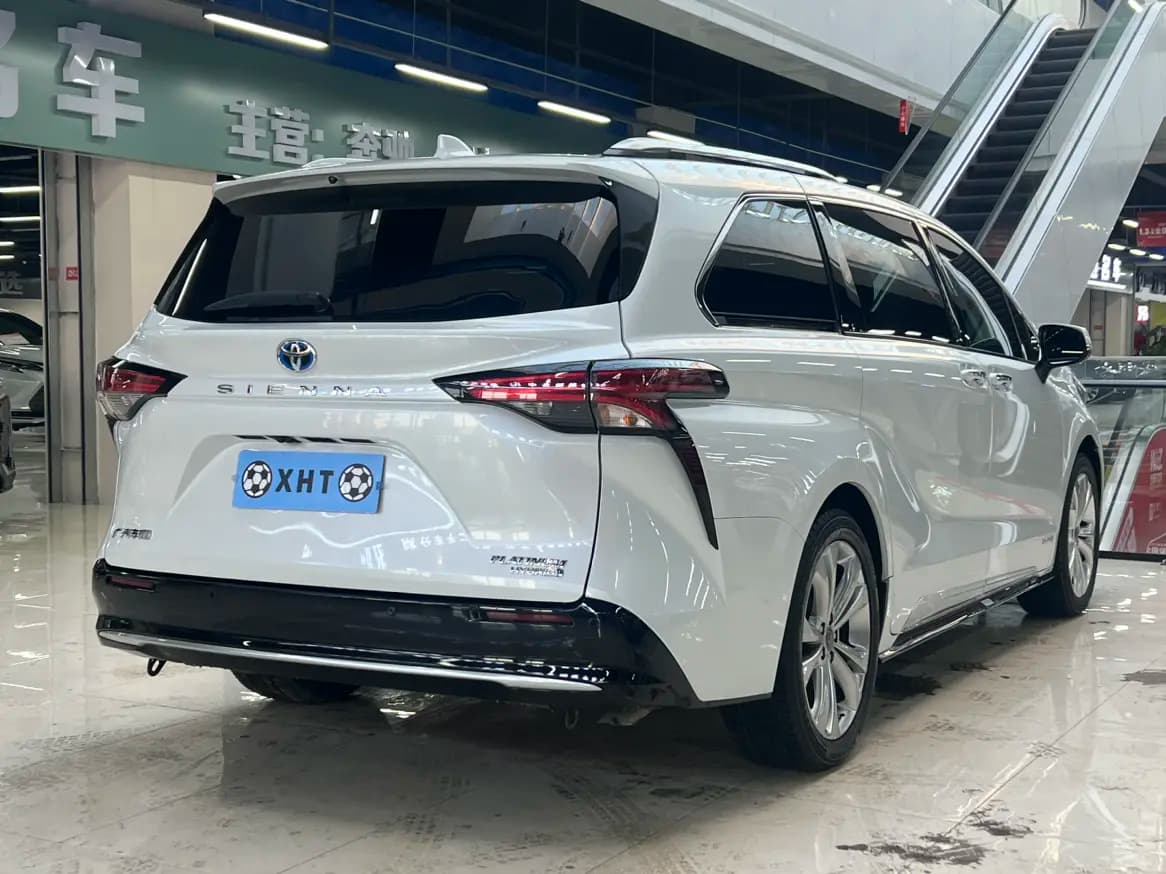 Toyota Sienna 2023 г. 58957 км. — фото 6