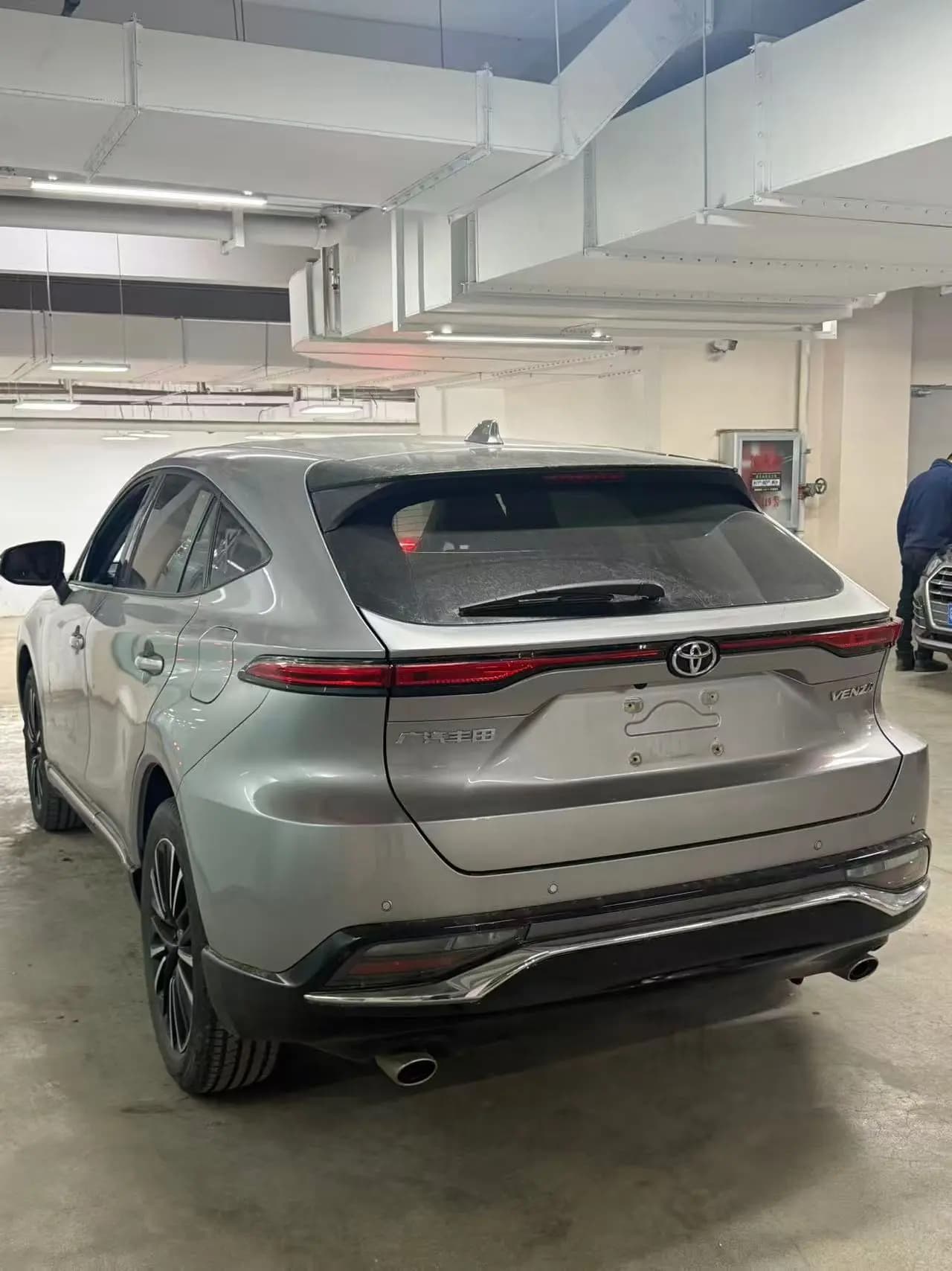 Toyota Venza 2023 г. 28079 км. — фото 4