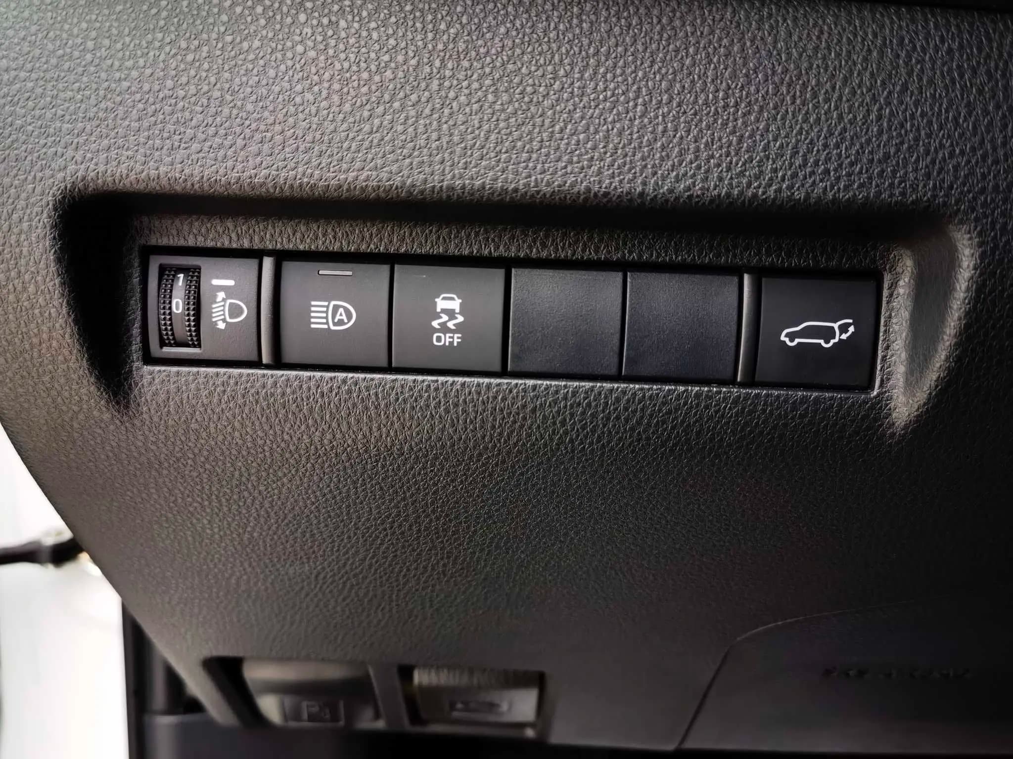 Toyota Venza 2024 г. 19082 км. — фото 13
