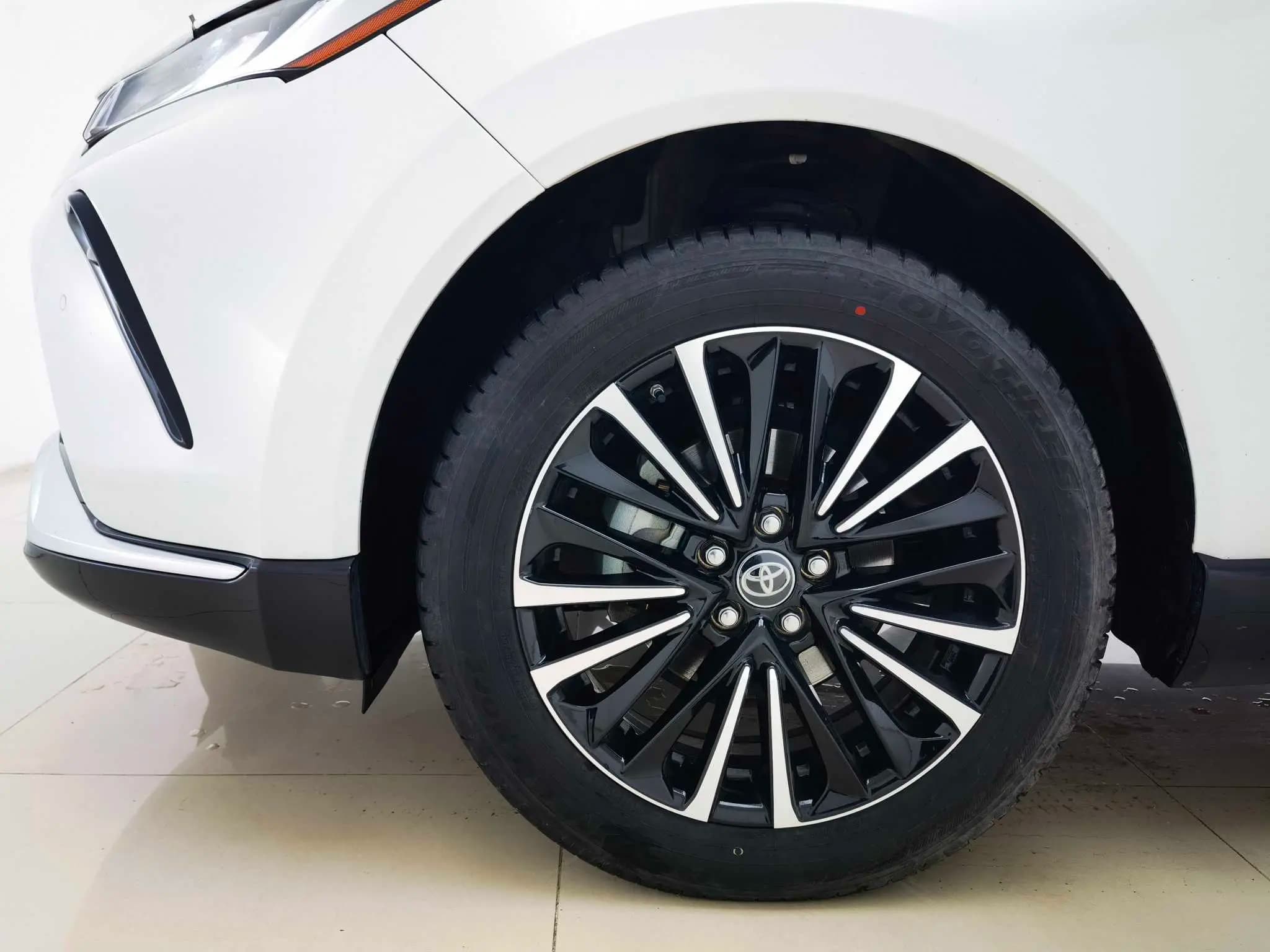 Toyota Venza 2024 г. 19082 км. — фото 8