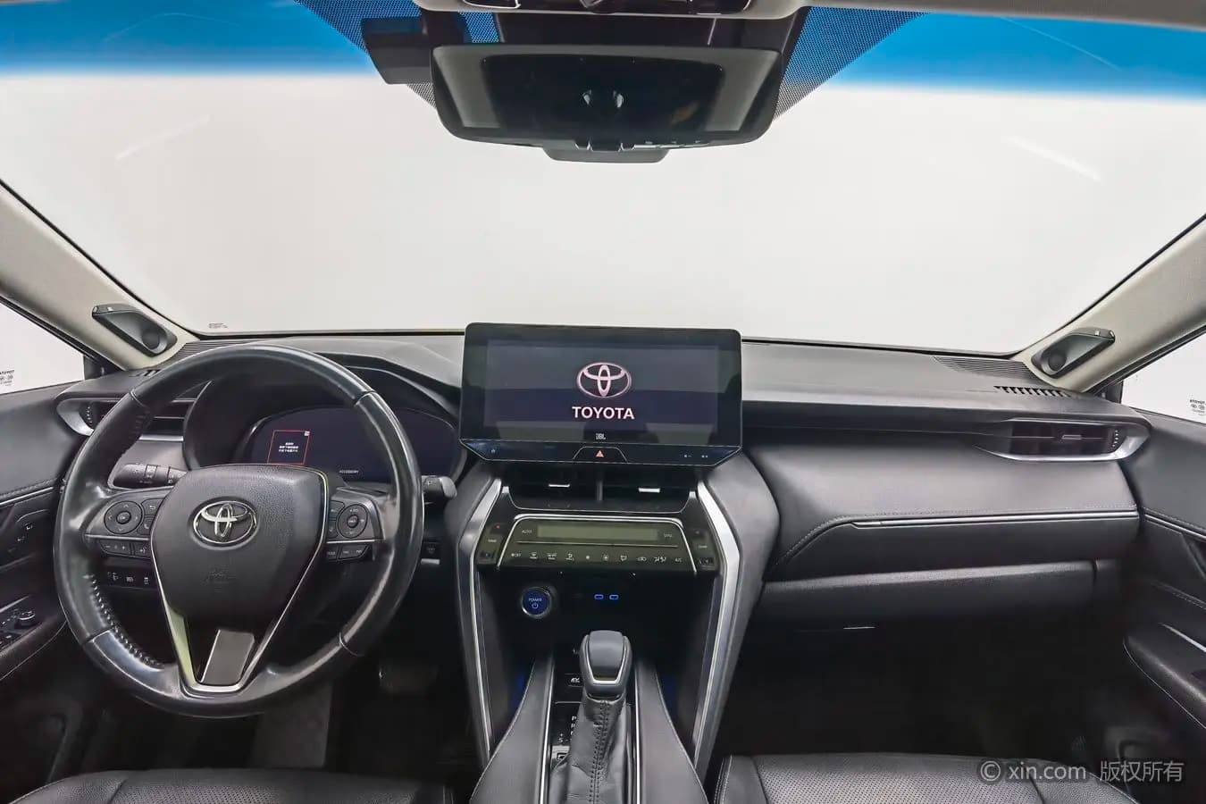 Toyota Harrier 2021 г. 85916 км. — фото 11