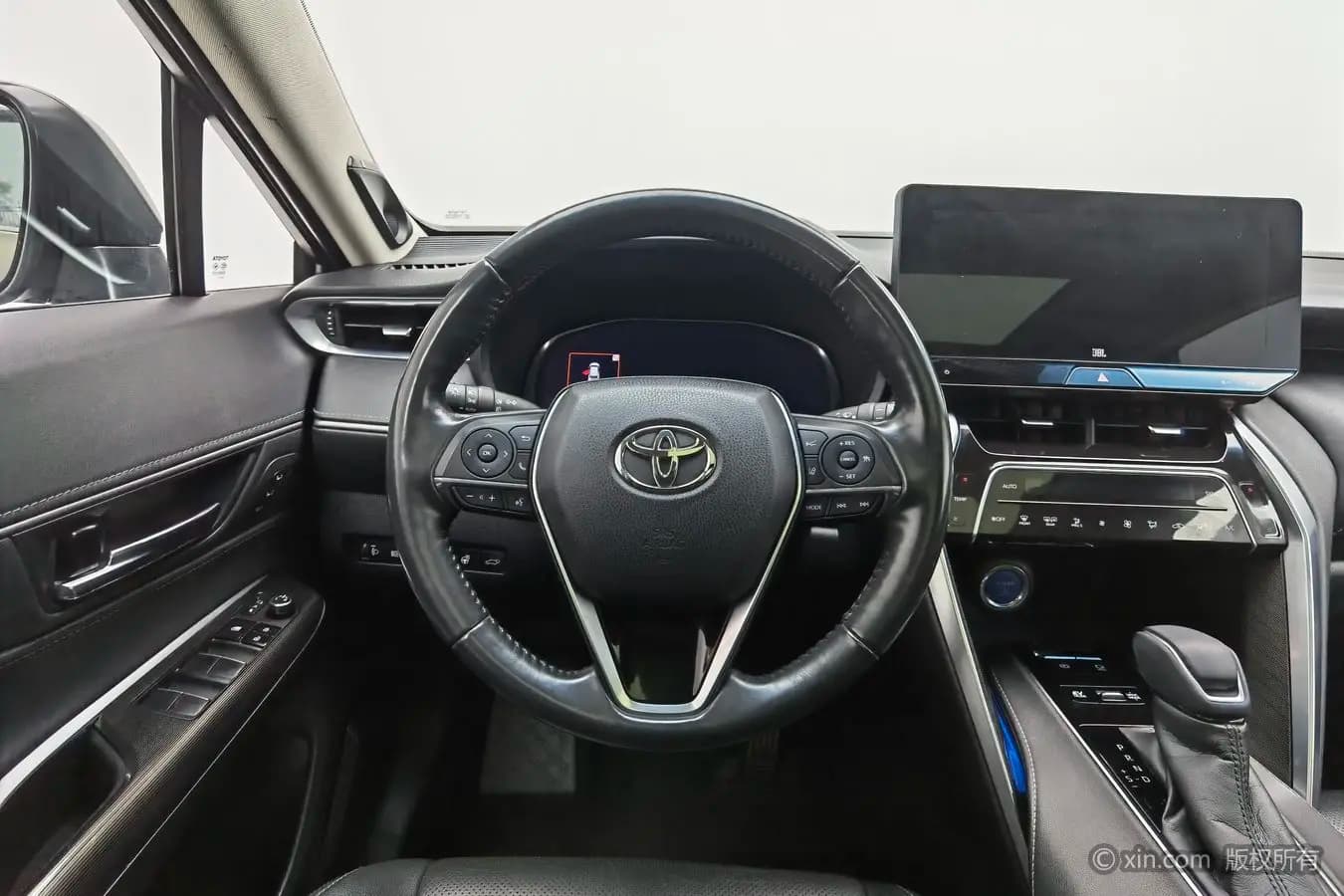 Toyota Harrier 2021 г. 85916 км. — фото 13