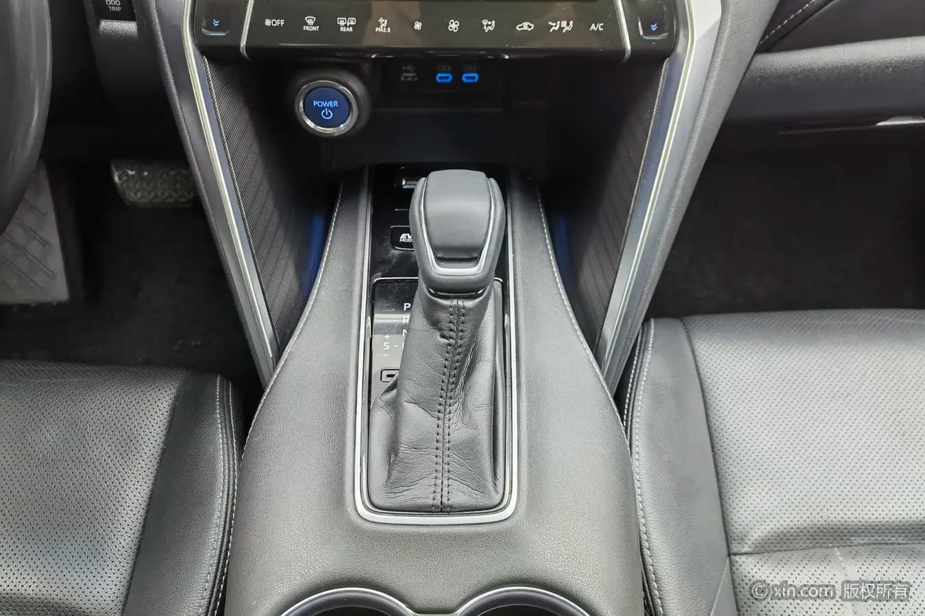 Toyota Harrier 2021 г. 85916 км. — фото 14