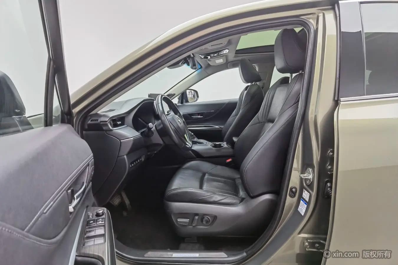 Toyota Harrier 2021 г. 85916 км. — фото 16