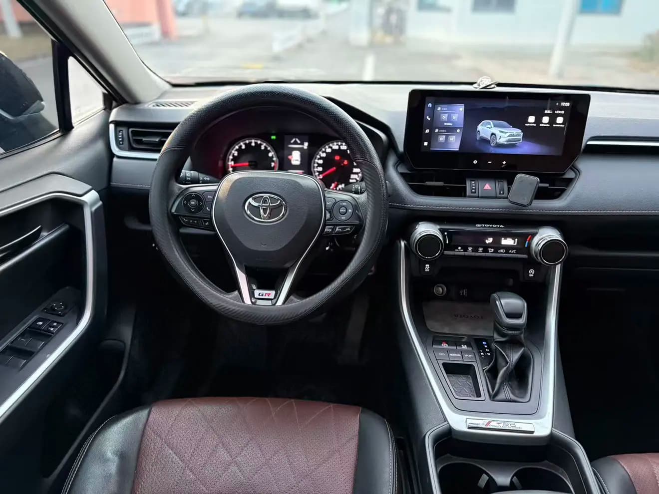 Toyota RAV4 2023 г. 35115 км. — фото 6