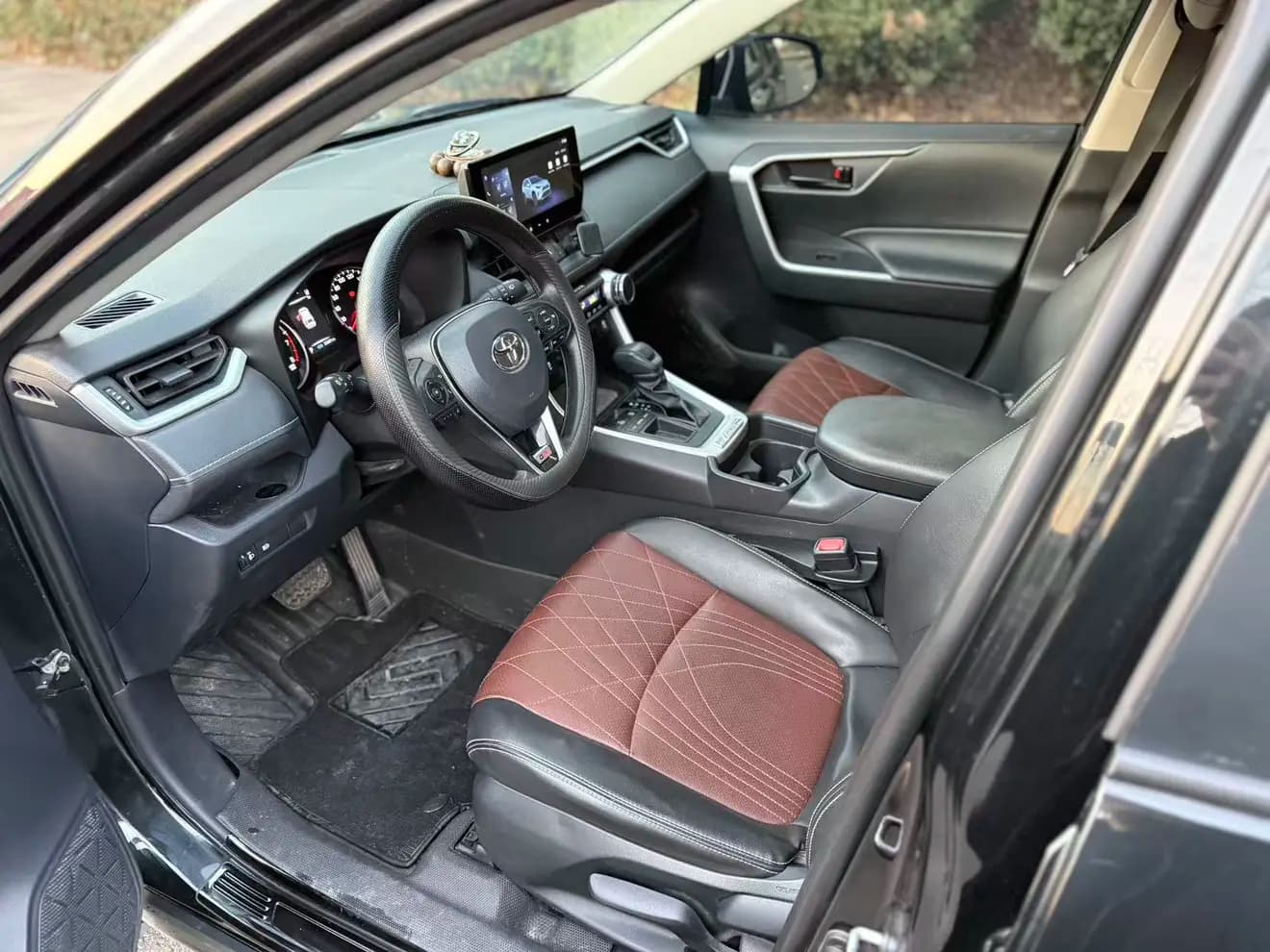 Toyota RAV4 2023 г. 35115 км. — фото 7