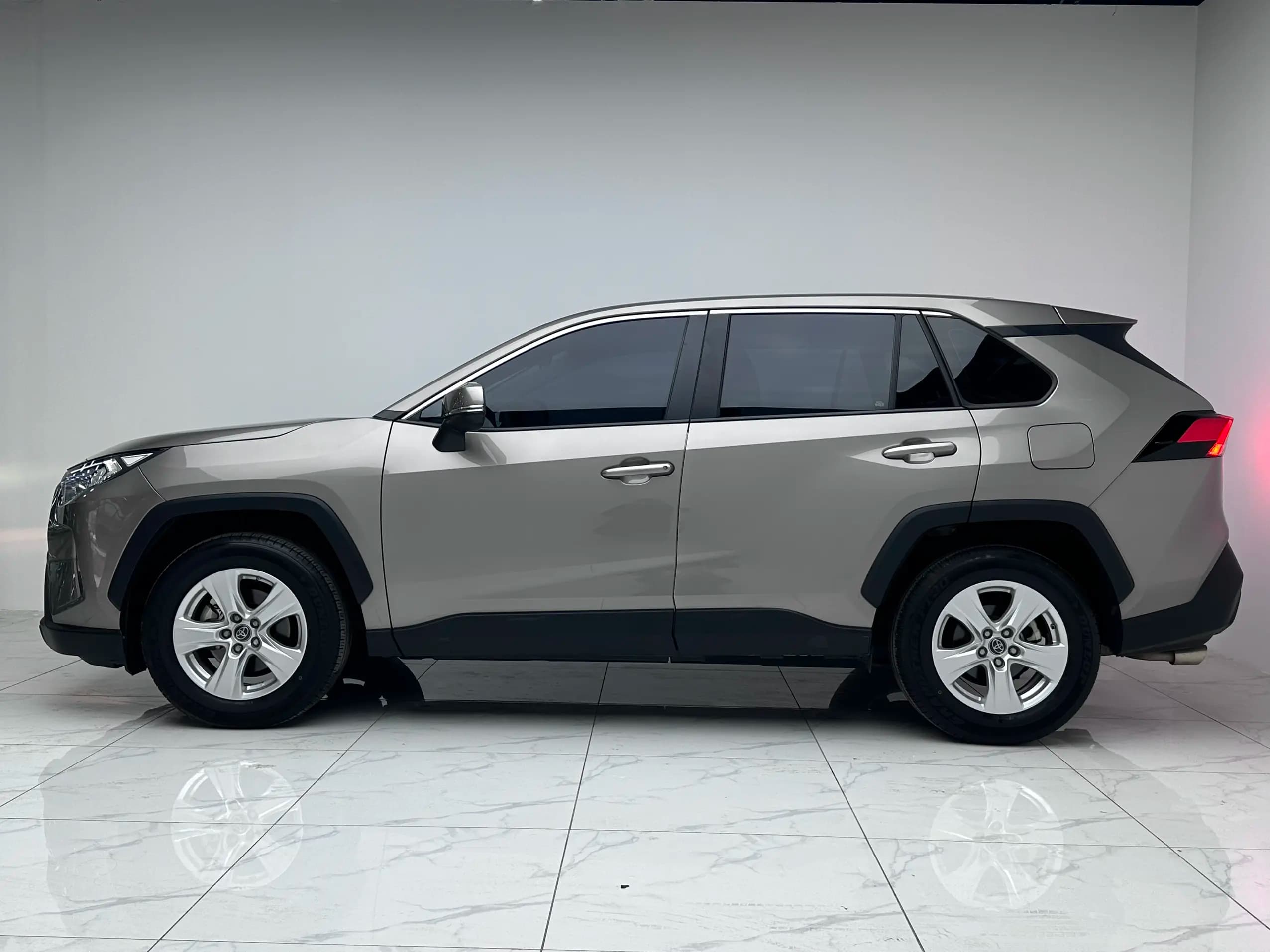 Toyota RAV4 2022 г. 20916 км. — фото 4